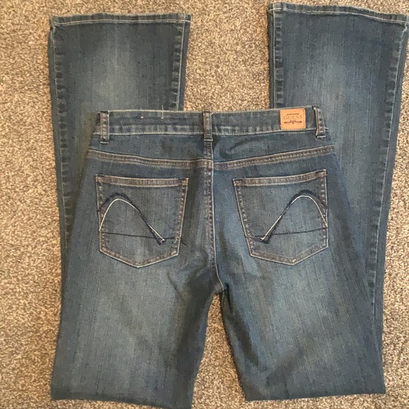 Guess NWOTS Denim Jeans - Picture 3 of 7